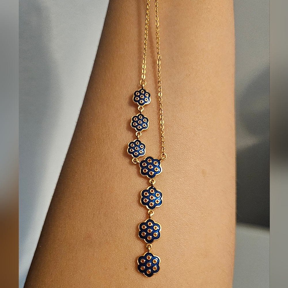 Necklace gold